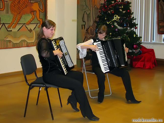 Елена Сазонова и Яна Абрамович (аккордеон)