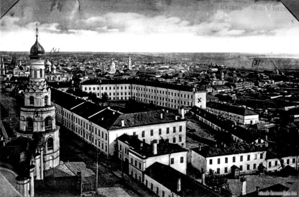Вид на Казанский Кремль с башни Сююмбике