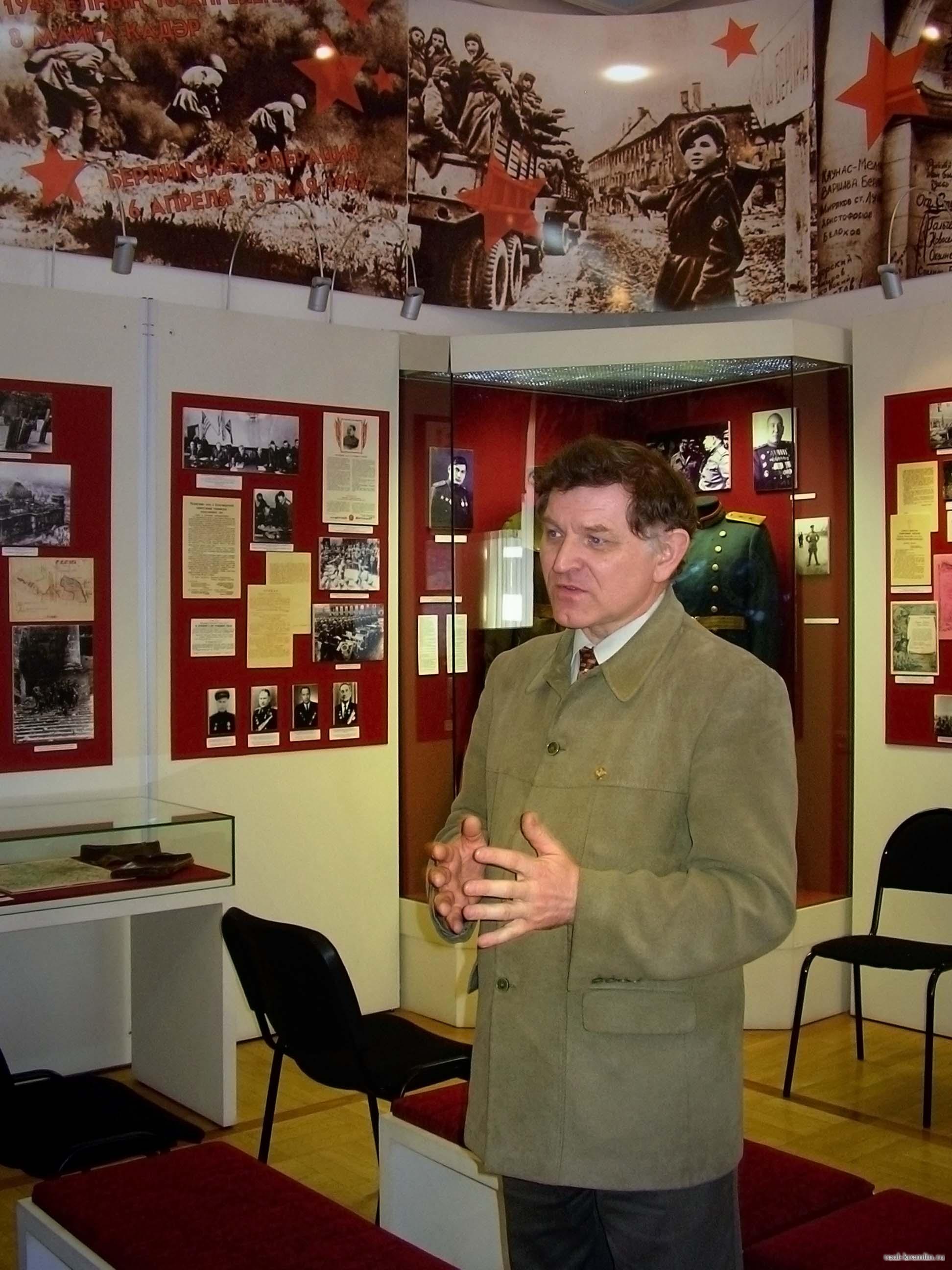 М.Черепанов, заведующий музеем ВОв