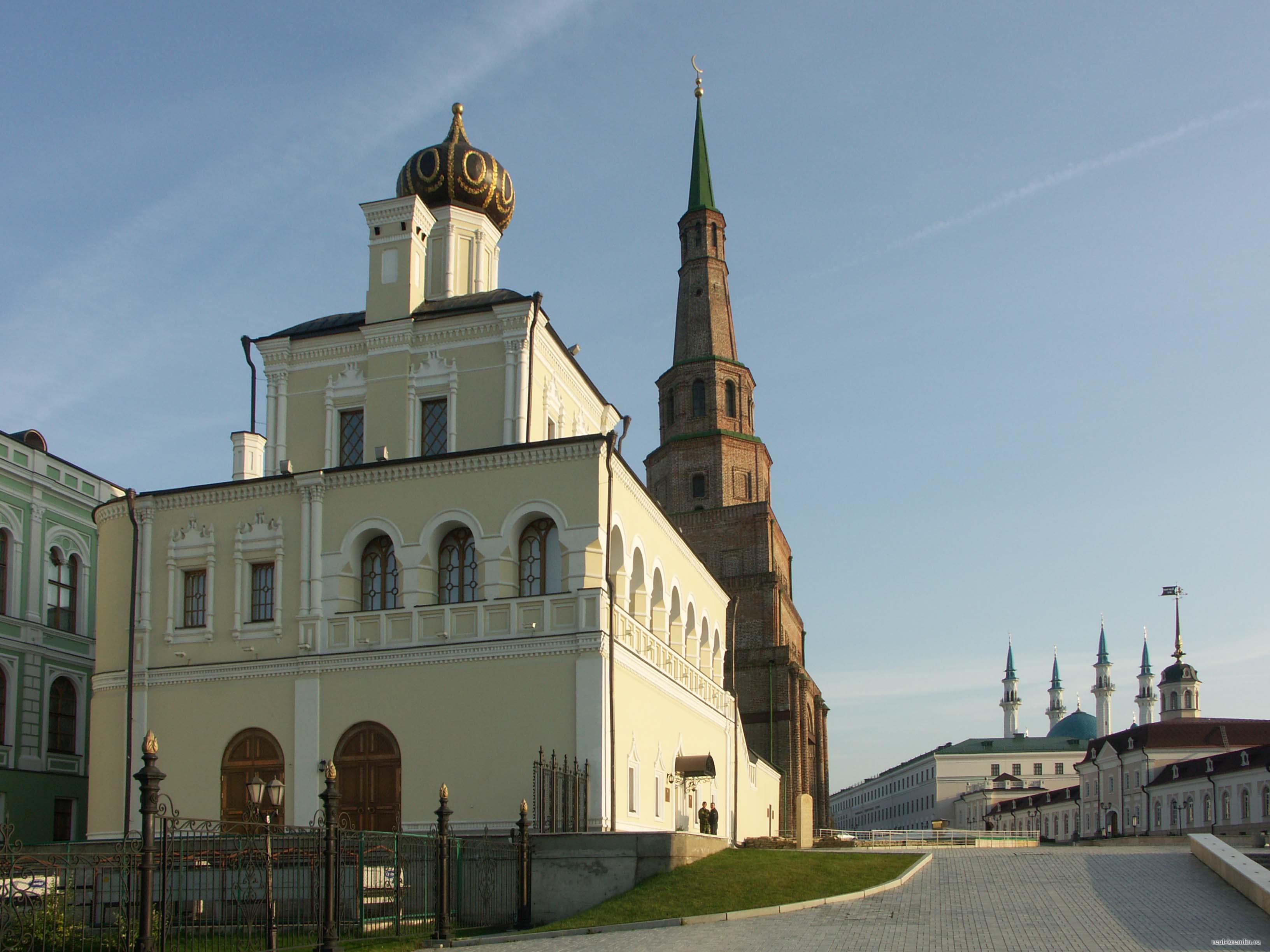 Дворцовая (Введенская) церковь и башня Сююмбике