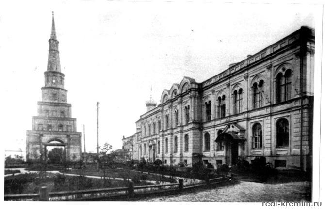 Башня Сююмбике и Губернаторский дворец