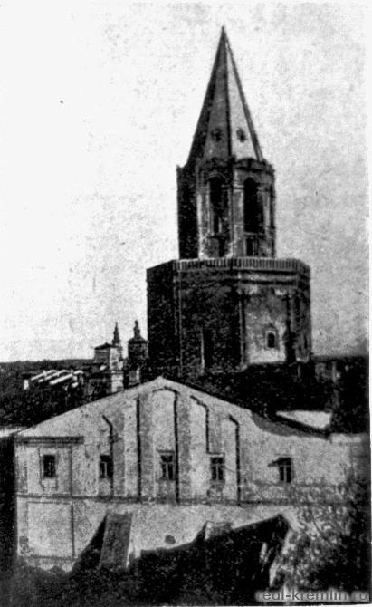 Спасская башня и надвратная Спасская церковь