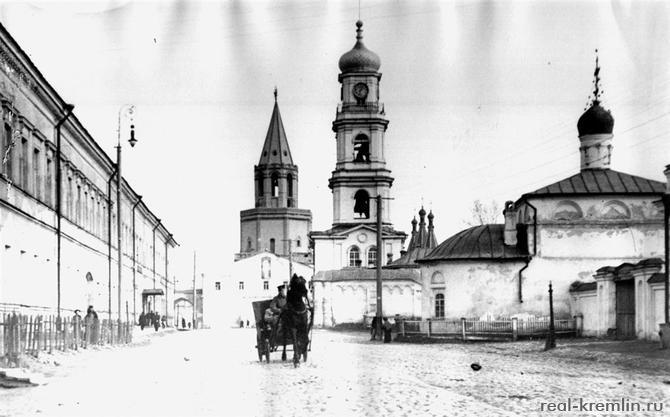 Спасская башня и Спасо-Преображенский монастырь