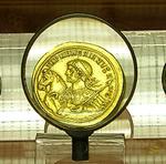 Медальон. 283-284 гг. (в центре)